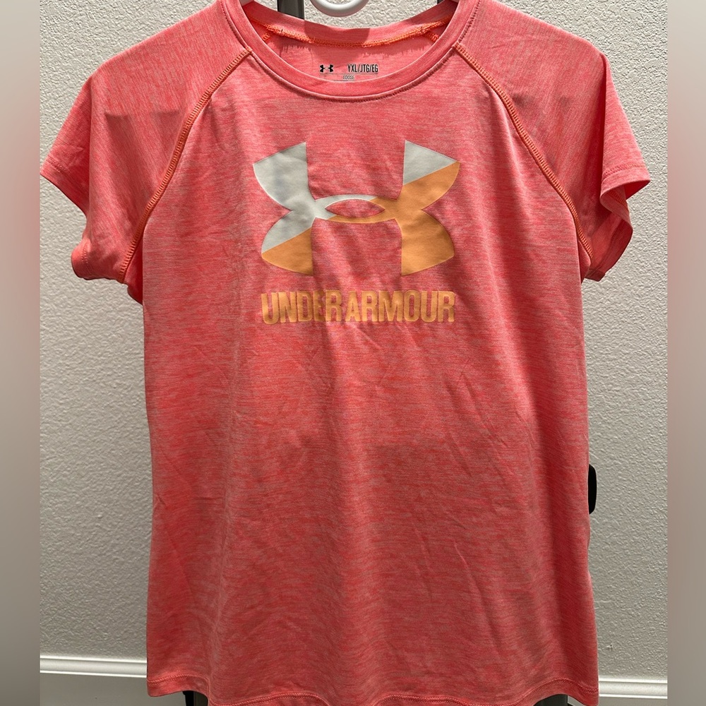 Under Armor/ Active top